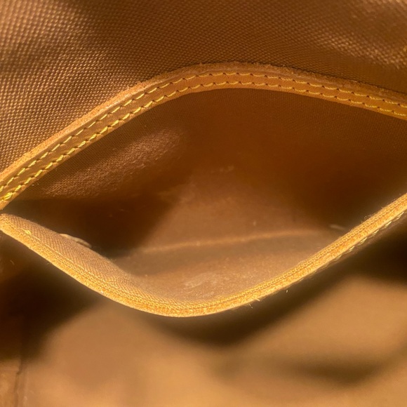 Louis Vuitton Monogram Alma PM (VI0946)        12.6 X 9.8 X 6.3 inch deep - Picture 9 of 15